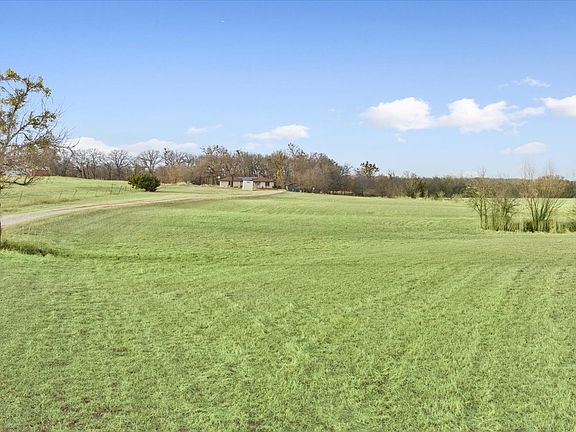 4th image of 1832 W White Oak Rd