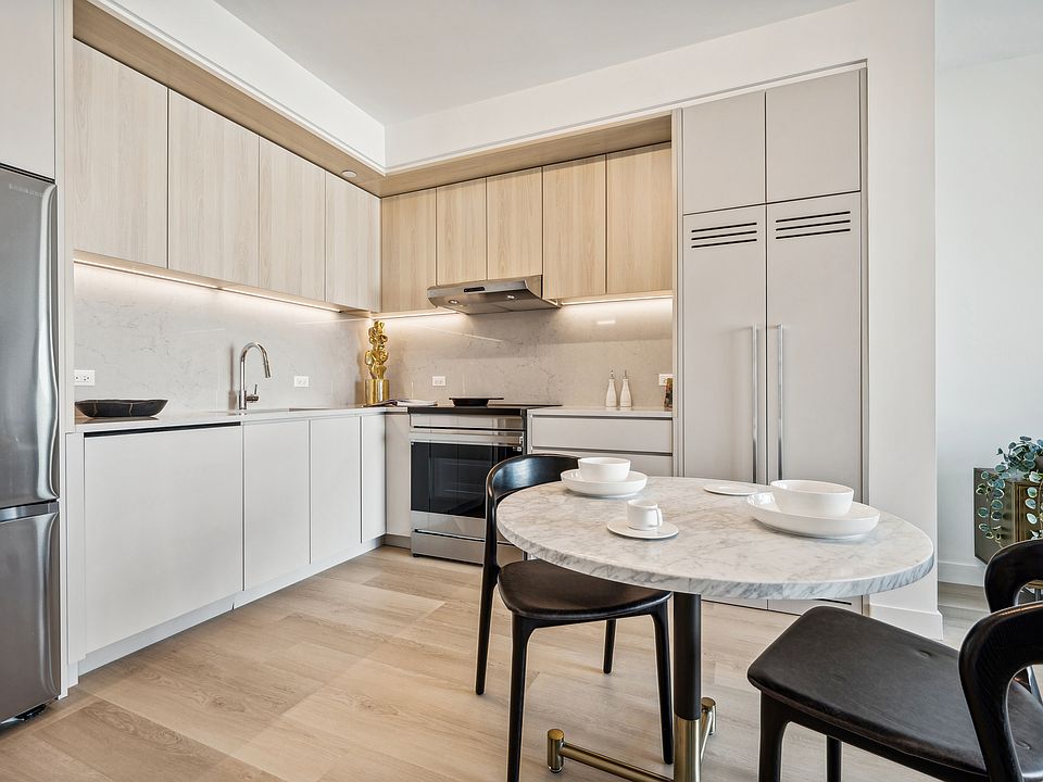 1st image of 17 Hanover Pl #26H
