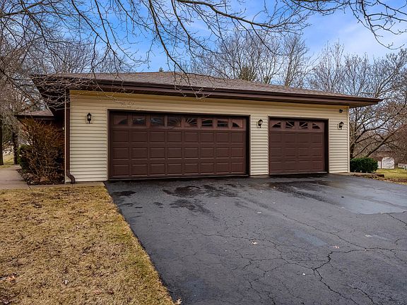 4th image of 1570 Featherstone Rd