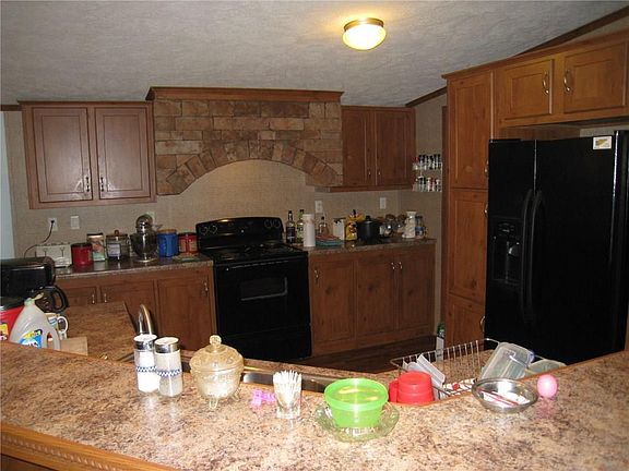 4th image of 121 County Road 1772