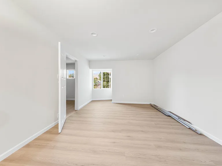 10554 Plainview Ave — Photo 39