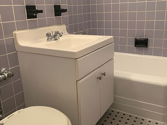 5th image of 225 E 46th St APT 3F