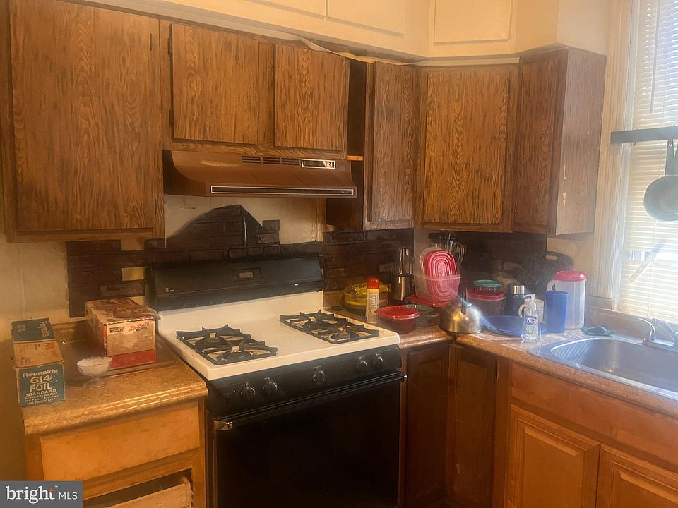 2nd image of 2134 Watkins St