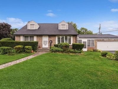 6 Rex Court, Mineola, NY, 11501
