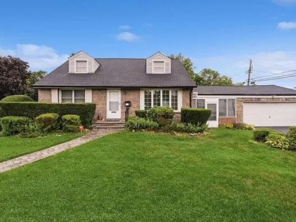 6 Rex Court, Mineola, NY 11501