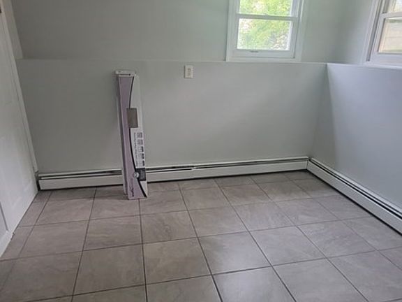 2nd image of 8 Glasgow St Unit 1