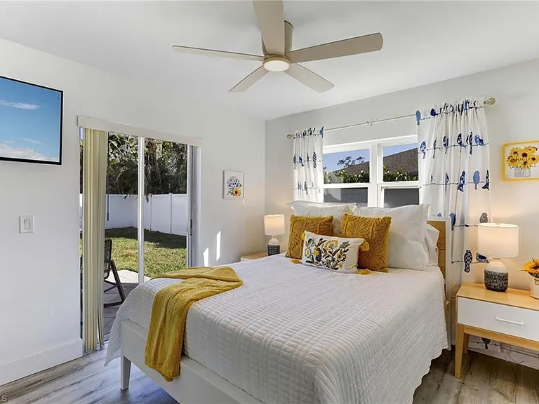 10842 Vanderbilt Dr — Photo 16