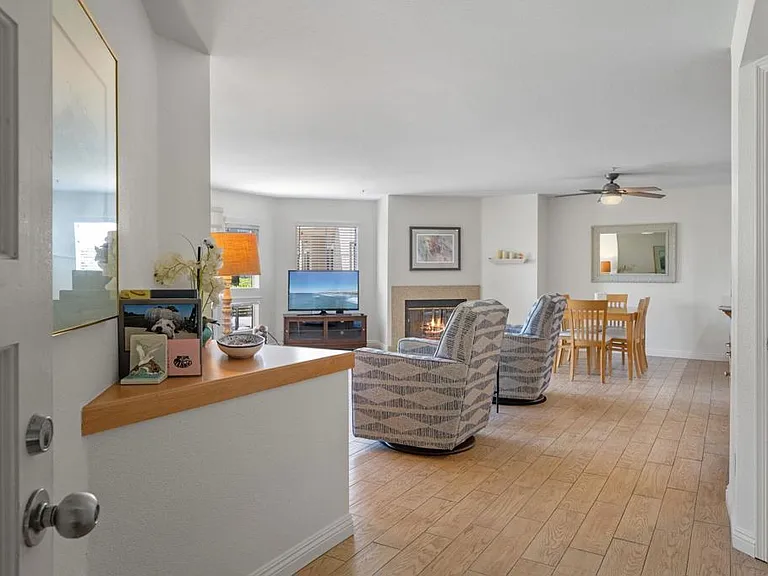 400 N Pacific St N #110 — Photo 2