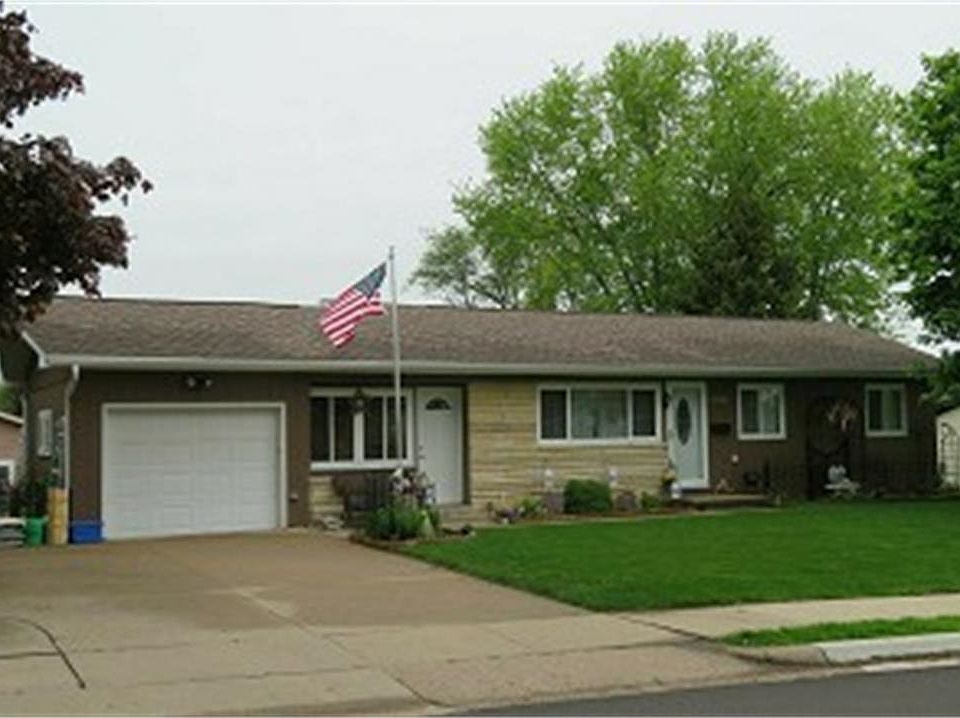 1st image of 2725 Oak Crest Dr
