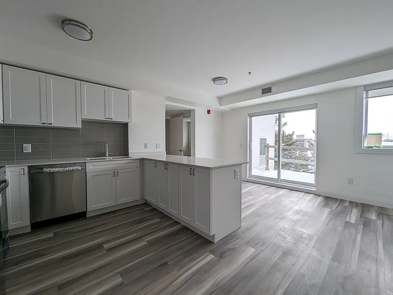 144 Lucan Ave #203 — Photo 6