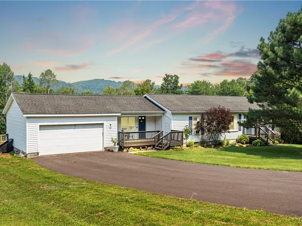 3229 Gardner Rd, Marcellus, NY 13108