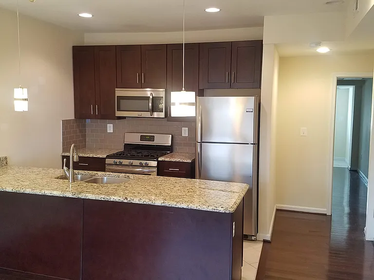 1107 Penn St NE #1 — Photo 4