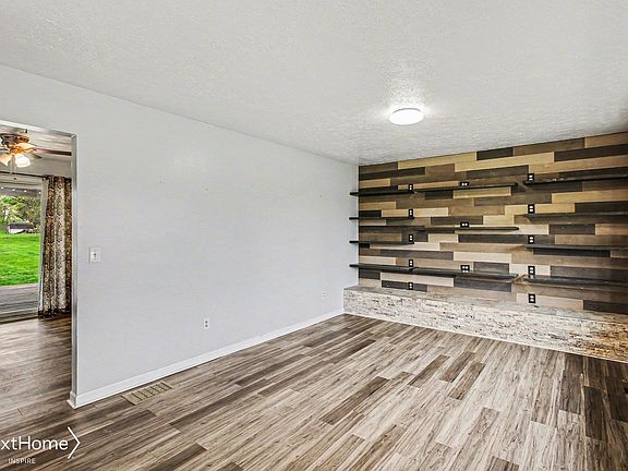 5th image of 1601 Layton Rd