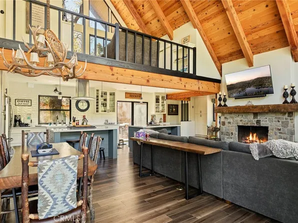 26489 Hillcrest Ln, Lake Arrowhead, CA 92352