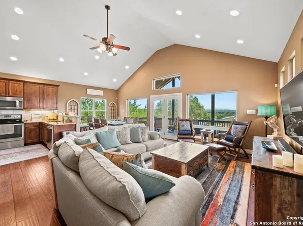 617 Lake Island, Canyon Lake, TX 78133