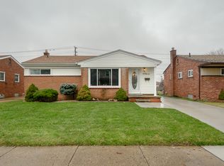 17504 Ray St, Riverview, MI 48193