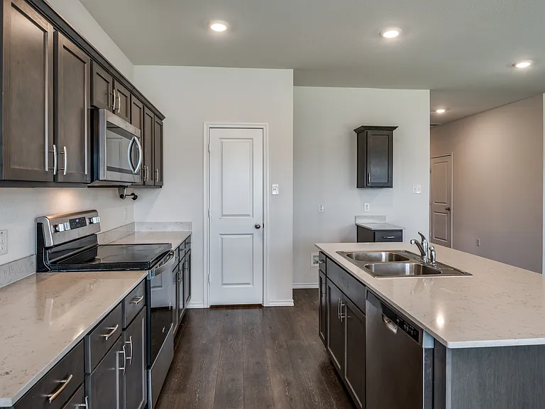 728 Glover Dr — Photo 5