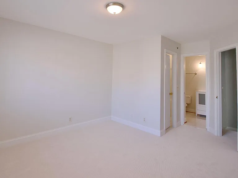 5705 Chapman Mill Dr #150 — Photo 18