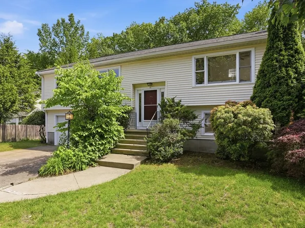 22 Railroad Ave, Bedford, MA 01730