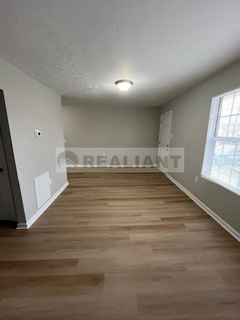 2 bed, 1.0 bath, $850 — Photo 4