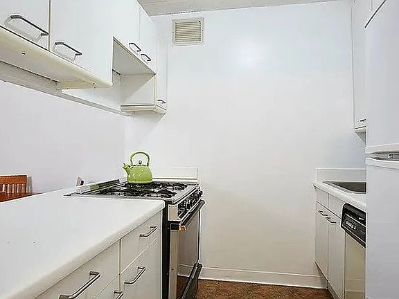 5th image of 280 Rector Pl APT 3J