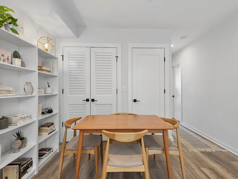 2612 University Pl NW #6 — Photo 7