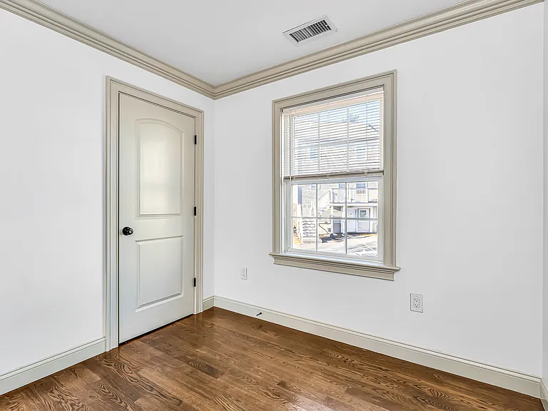 2601 Washington St — Photo 19