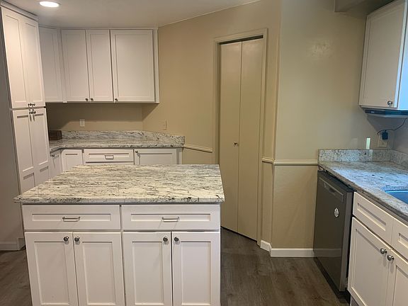 5th image of 608 151st Pl NE