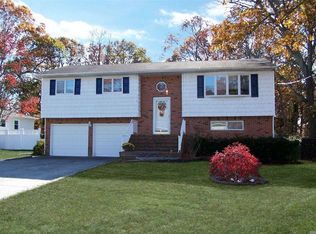 104 Fitchburg St, Bay Shore, NY 11706