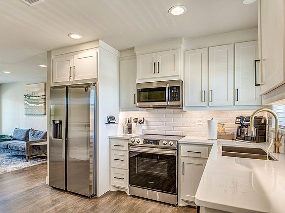 5th image of 2122 Tucker St #D