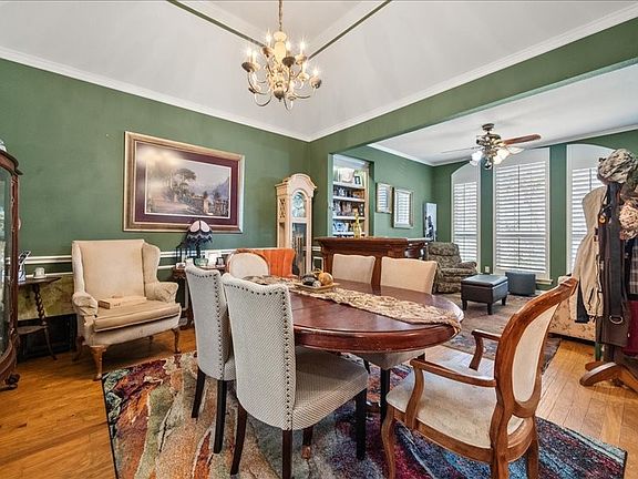 4th image of 1704 S Bowen Rd