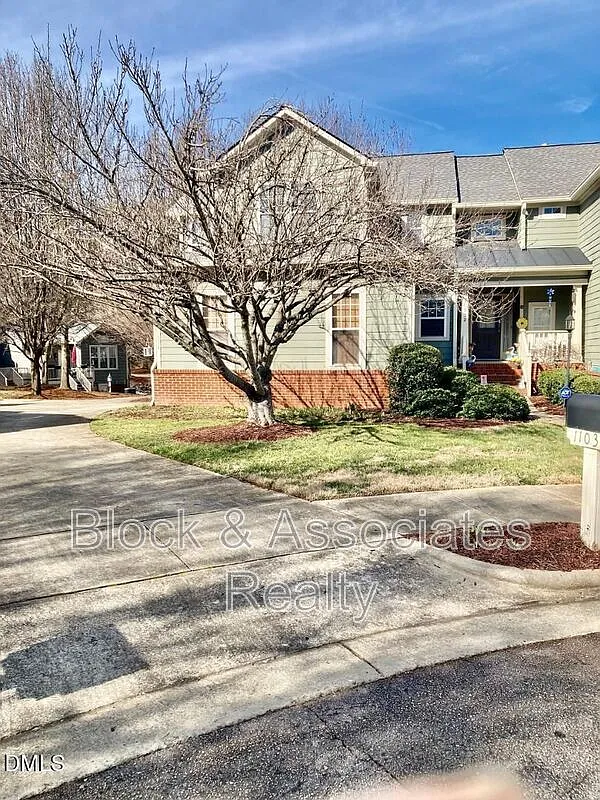 3 bed, 2.5 bath, 2614 sqft, $2,200 — Photo 2