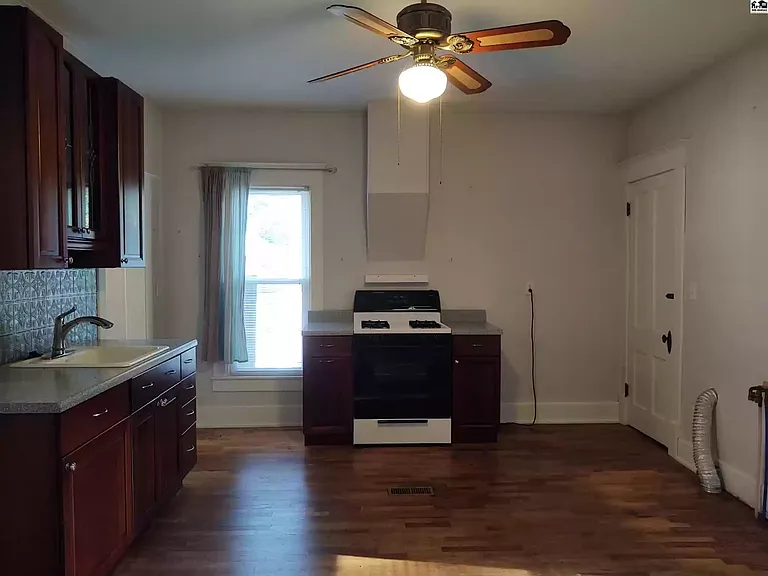 310 W Marlin St — Photo 2