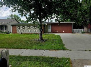 7030 S Wedgewood Dr, Lincoln, NE 68510
