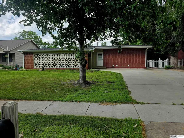 7030 S Wedgewood Dr, Lincoln, NE 68510