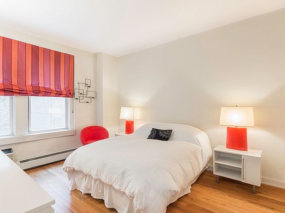 4th image of 40 W 55th St
