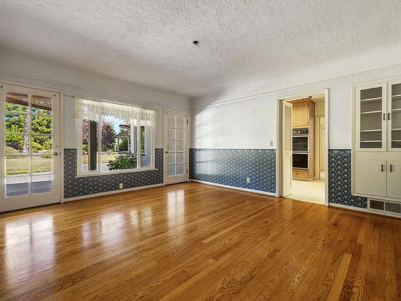 4th image of 1300 N Berkeley Ave