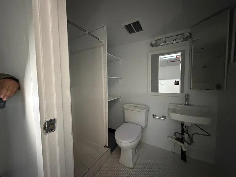 4001 San Leandro St #31 — Photo 8
