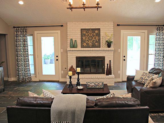 Lv rm overlooks pool & creek