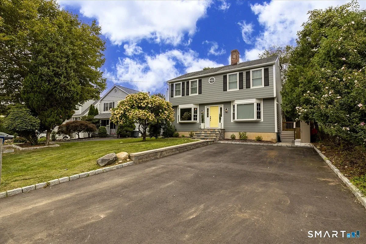 4 bed, 1.5 bath, 1650 sqft, $6,400 — Photo 2