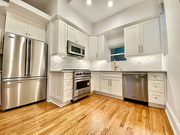 5th image of 134 Gates Ave #1