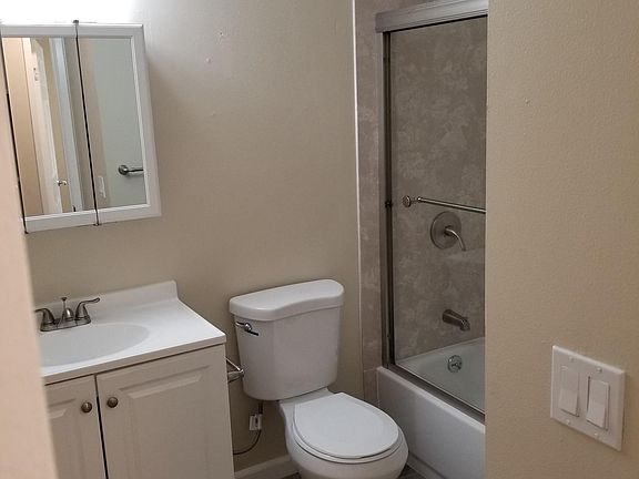 4th image of 1699 Silvertree Dr