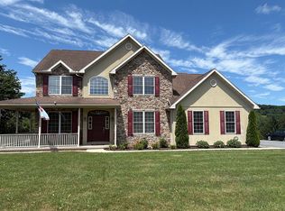 1 Night Hawk Dr, Orwigsburg, PA 17961