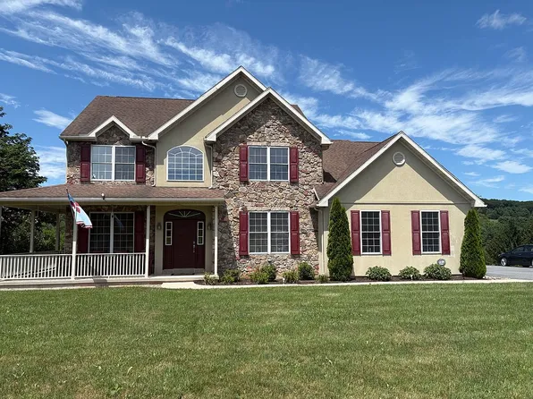 1 Night Hawk Dr, Orwigsburg, PA 17961