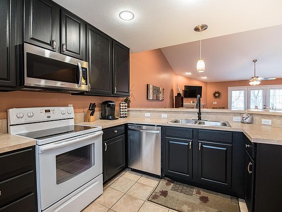 5th image of 7411 Cherry Brook Dr