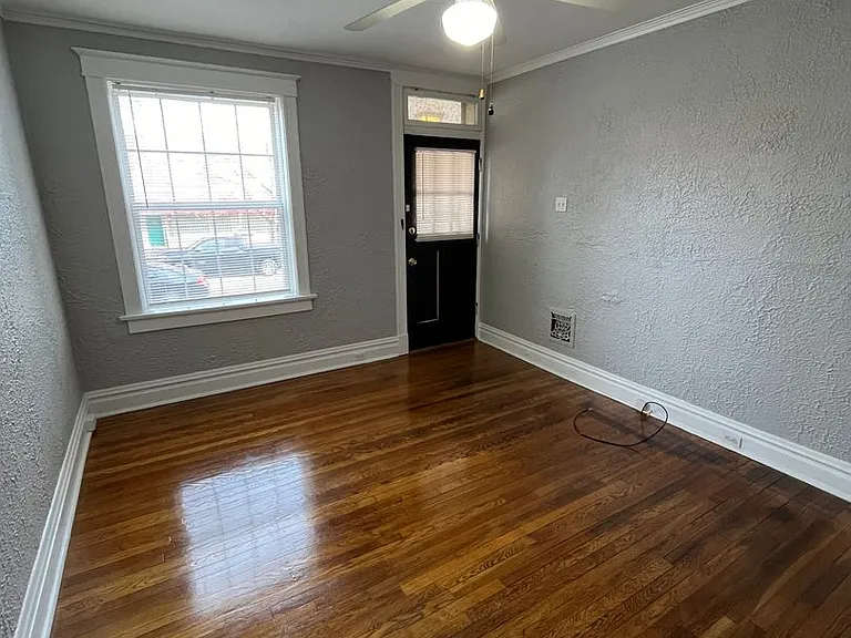 5000 Lindenwood Ave — Photo 3