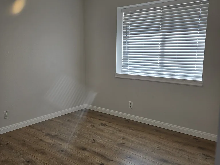 21259 Rosewood St — Photo 9