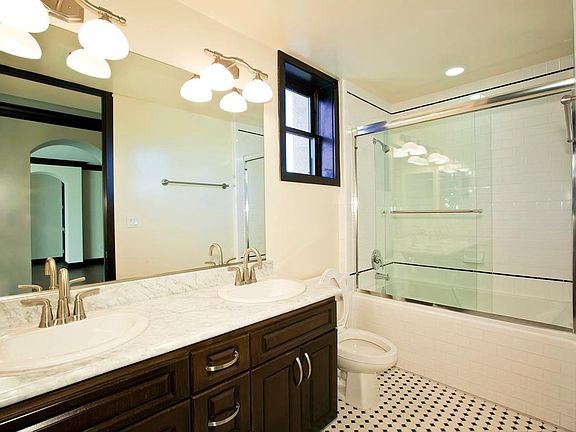 5th image of 1138 Glenville Dr #301