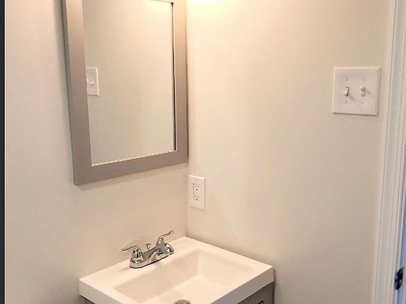 2nd image of 2125 E Somerset St APT 2