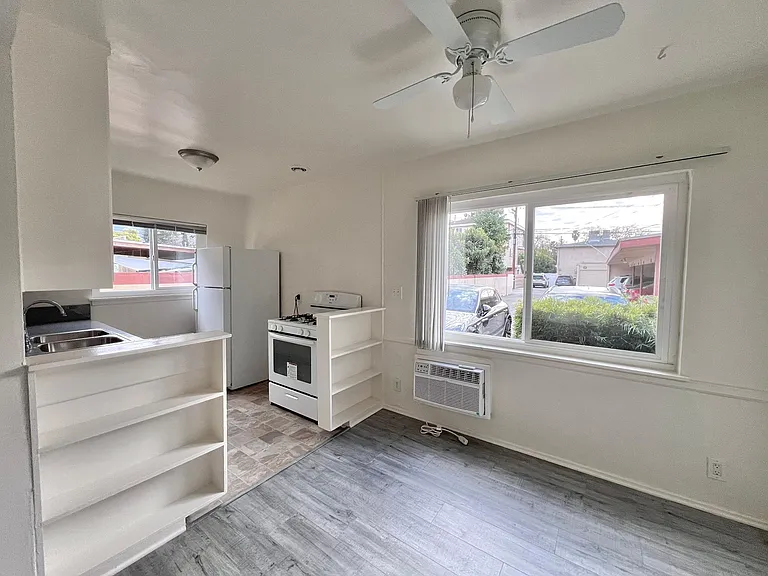 234 W Elm Ave #D — Photo 6